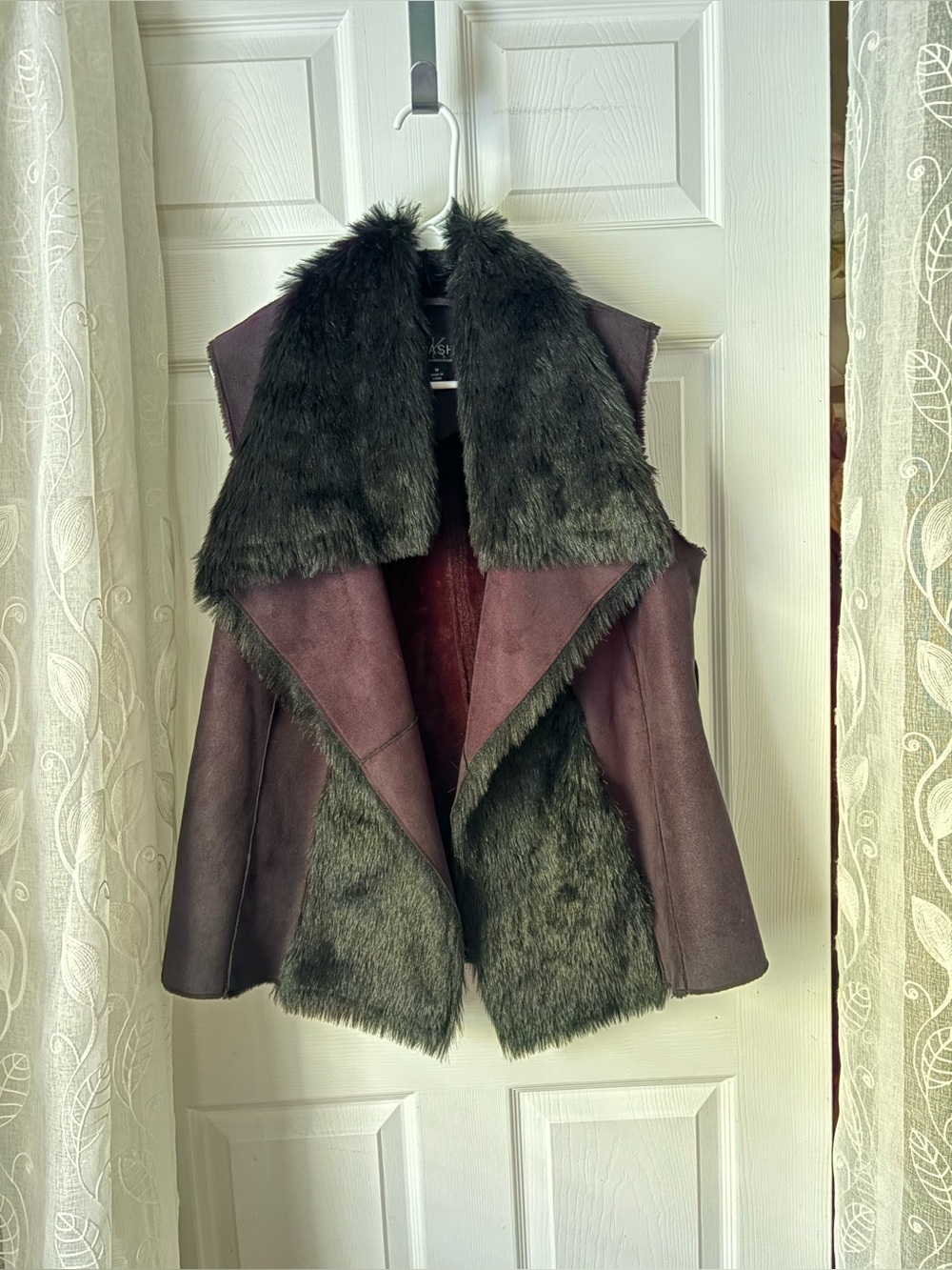Kardashian Dash black faux suede open-front vest faux fur women size M no belt